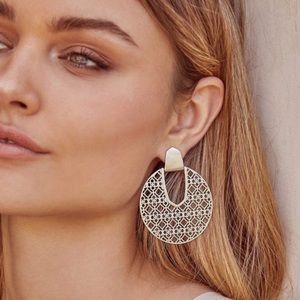 Kendra Scott filigree earring